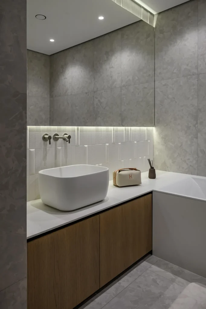 41zero42 — Biscuit et Solo — An Elegant Bathroom