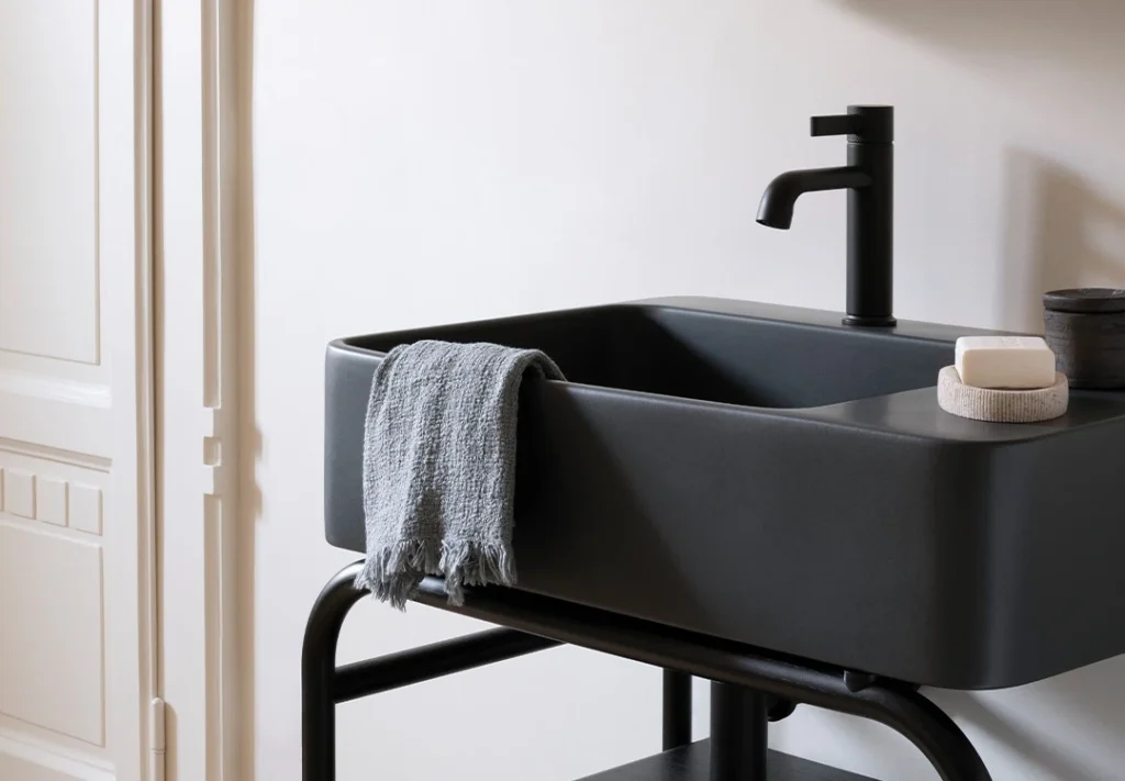 Ceramica Cielo — Marcel, lavabo avec mobilier noir