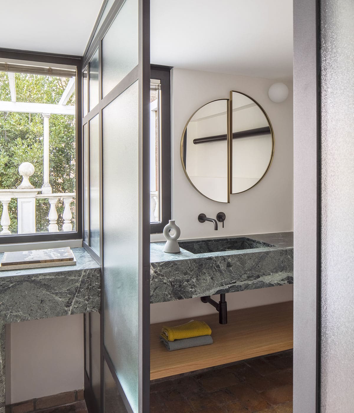 Villino Liberty — lavabo en marbre